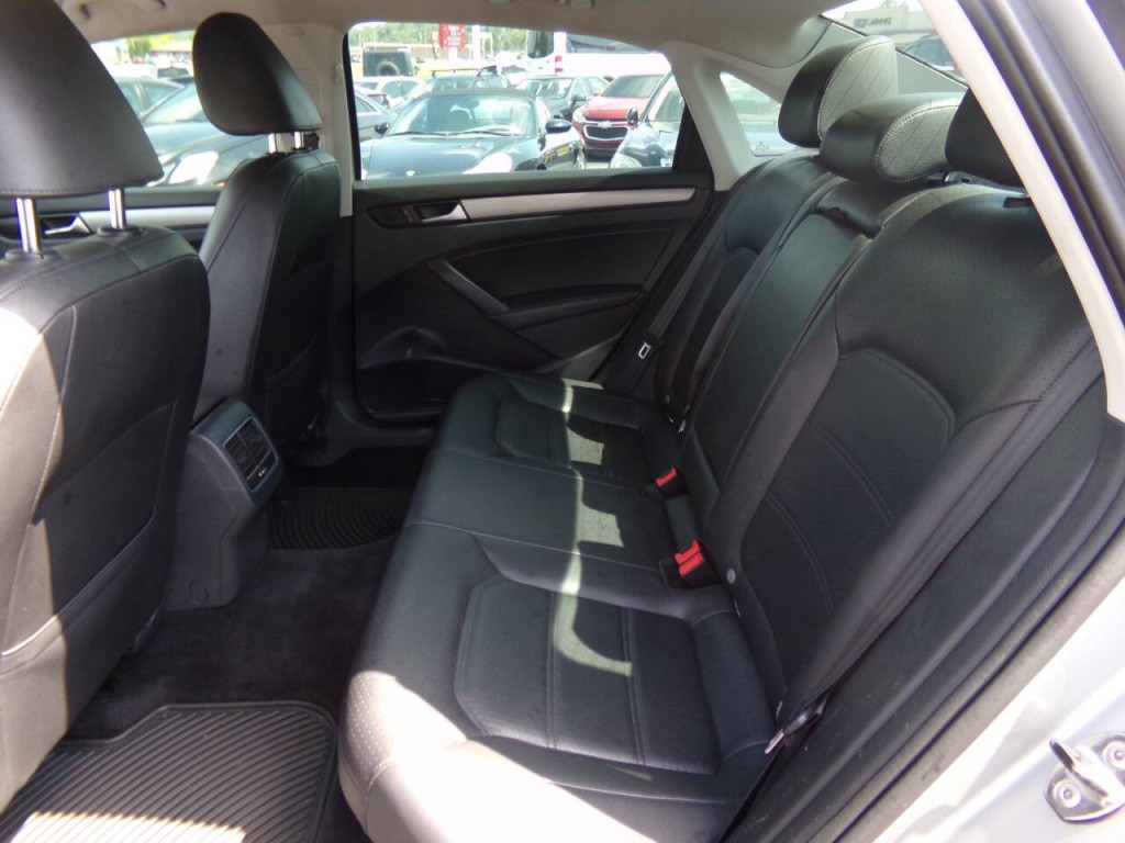 2014 Volkswagen Passat Image 13