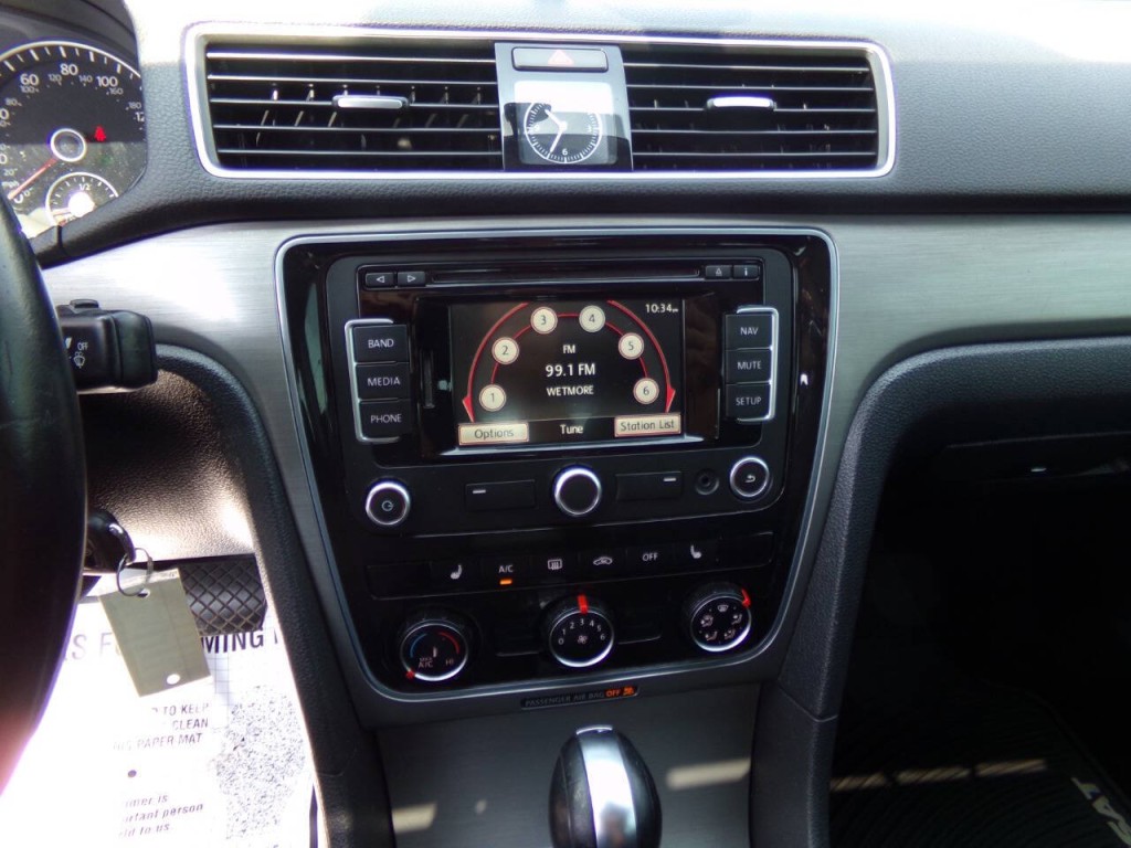 2014 Volkswagen Passat Image 14