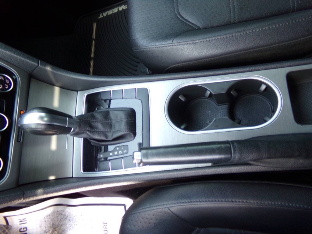 2014 Volkswagen Passat Image 15
