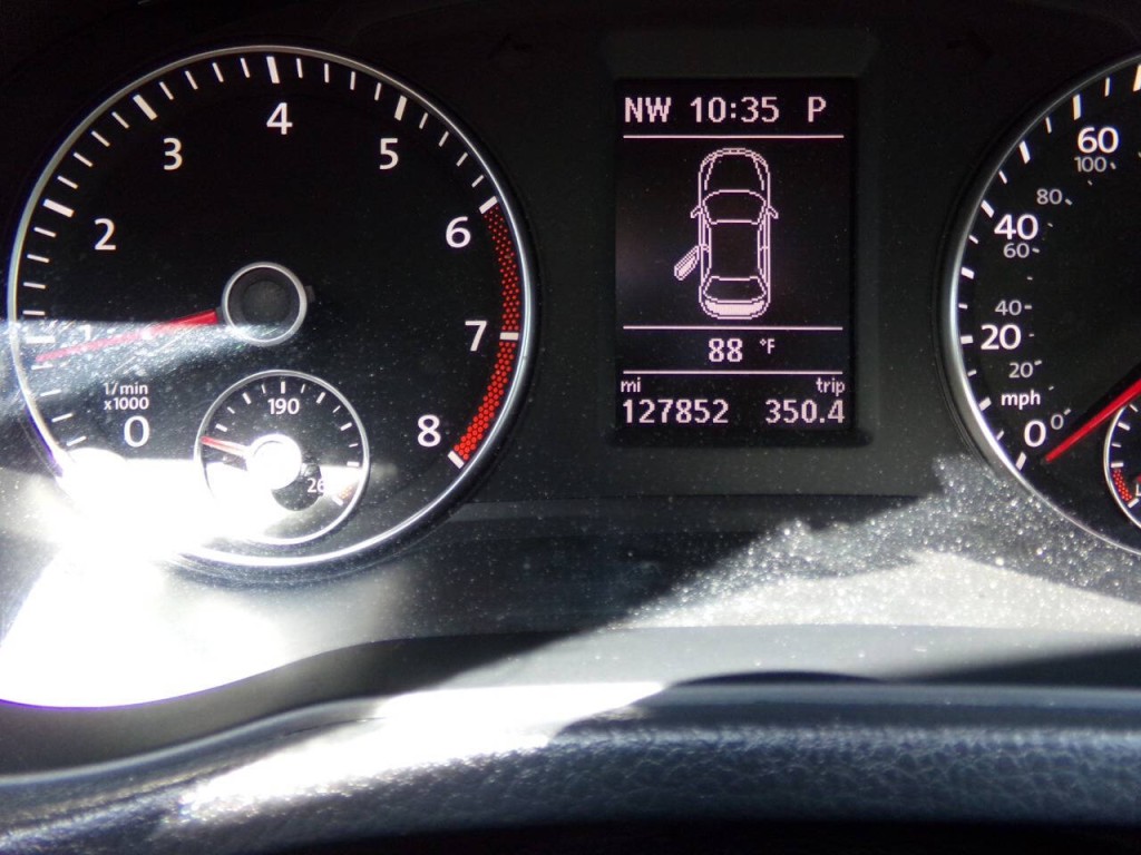 2014 Volkswagen Passat Image 18