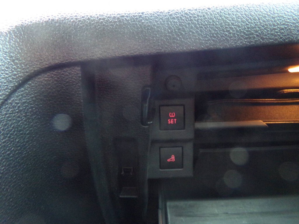 2014 Volkswagen Passat Image 20