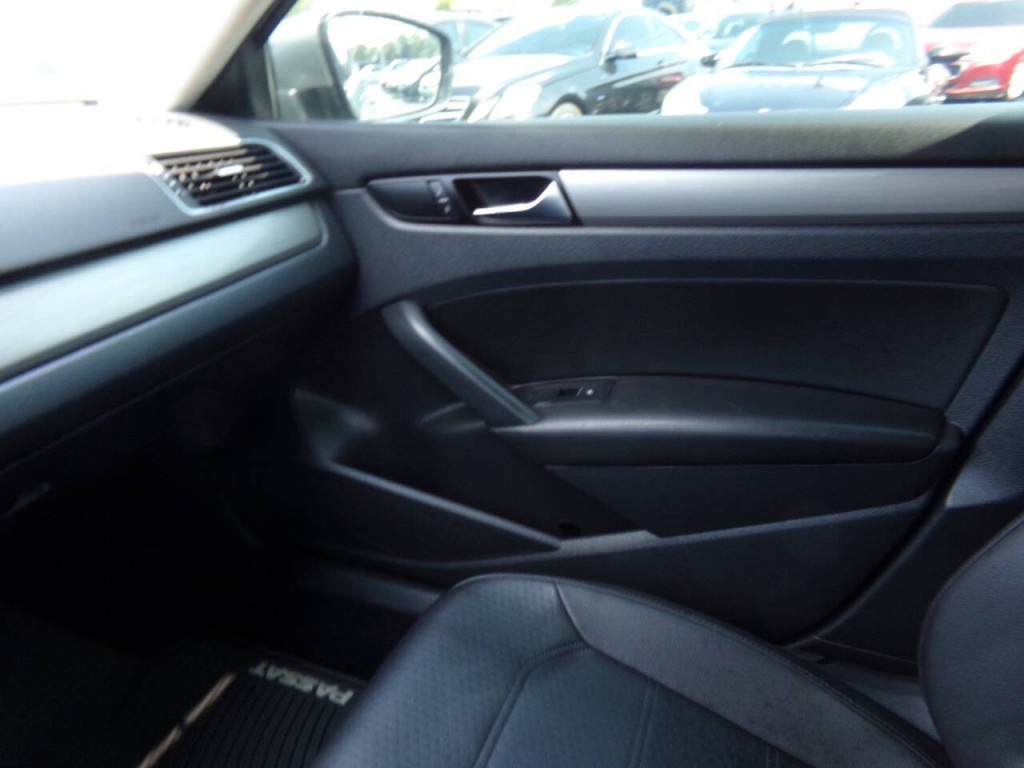 2014 Volkswagen Passat Image 21