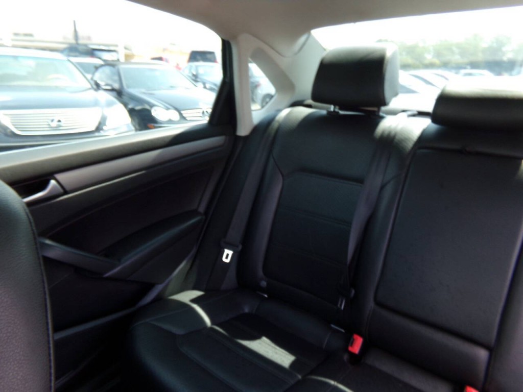 2014 Volkswagen Passat Image 22