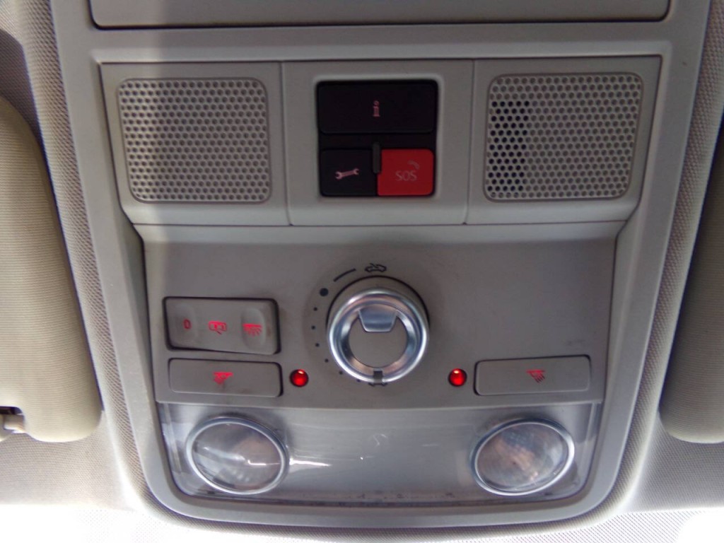 2014 Volkswagen Passat Image 23