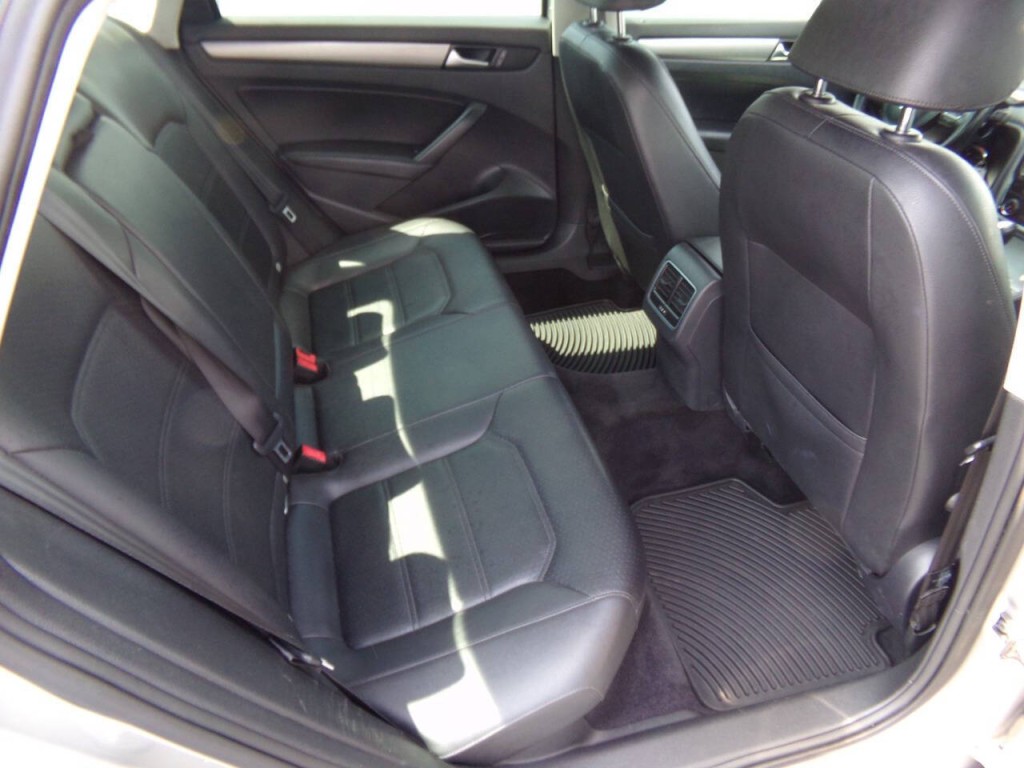 2014 Volkswagen Passat Image 27