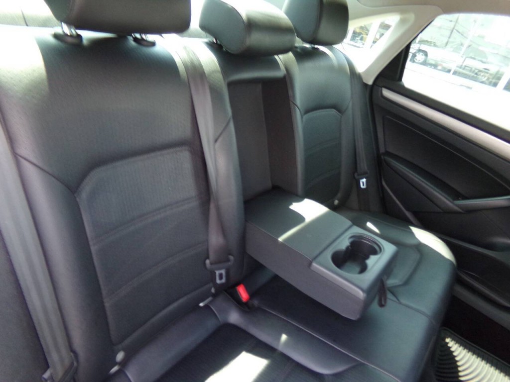 2014 Volkswagen Passat Image 28