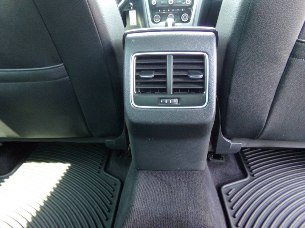 2014 Volkswagen Passat Image 31