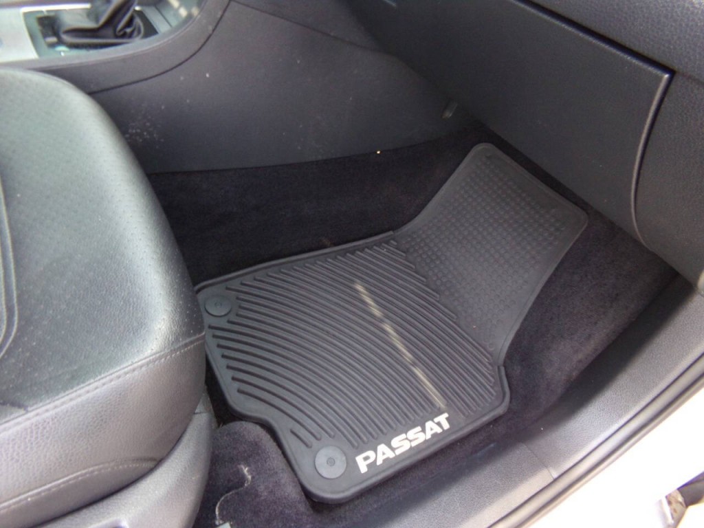 2014 Volkswagen Passat Image 33