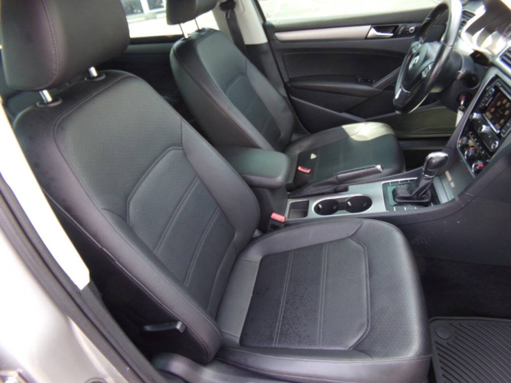 2014 Volkswagen Passat Image 34