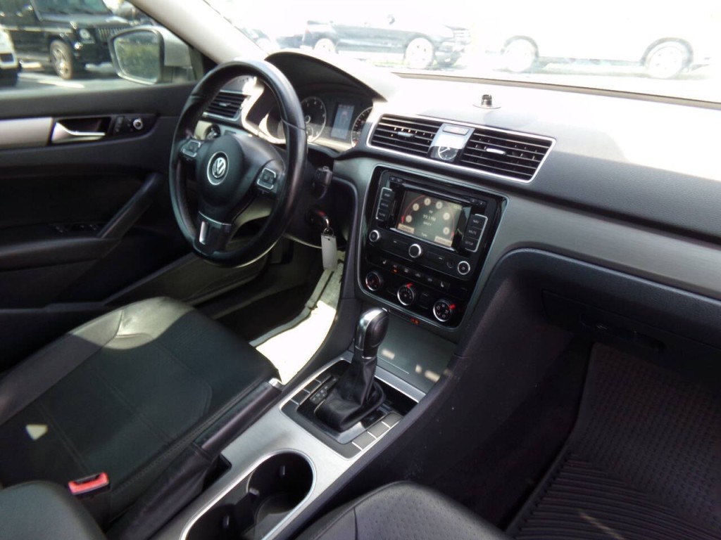 2014 Volkswagen Passat Image 35