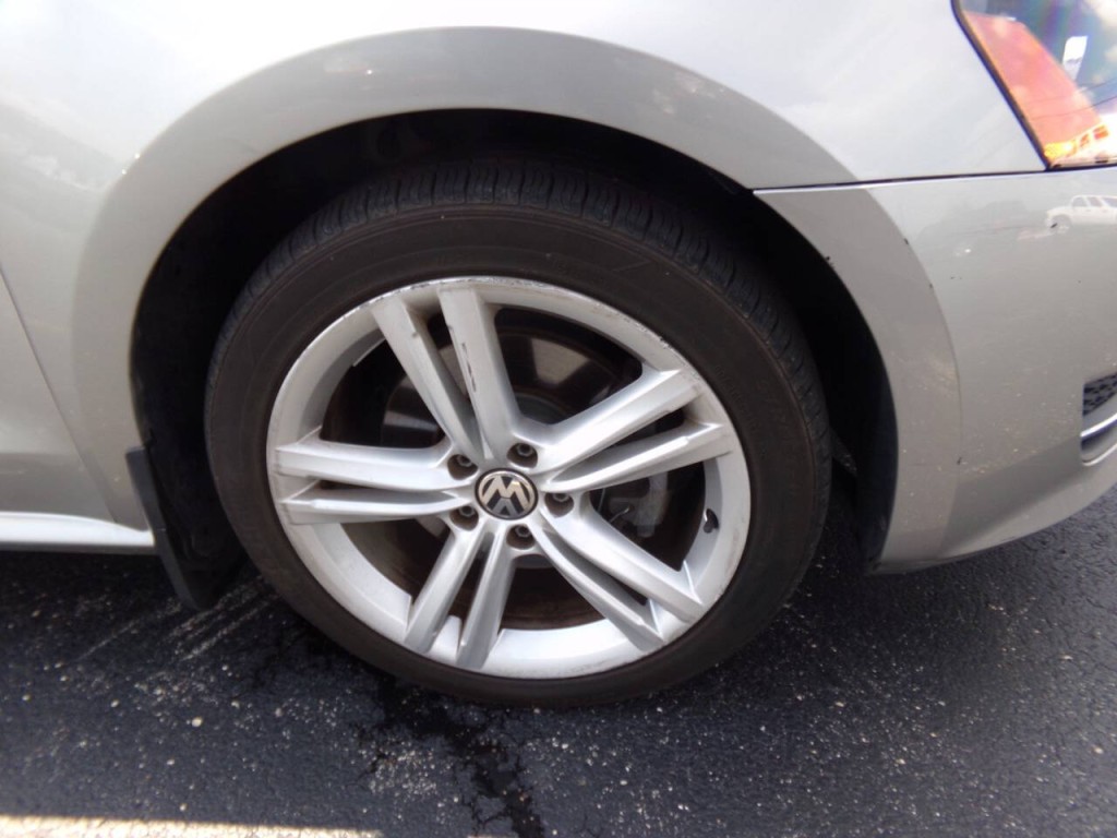 2014 Volkswagen Passat Image 37