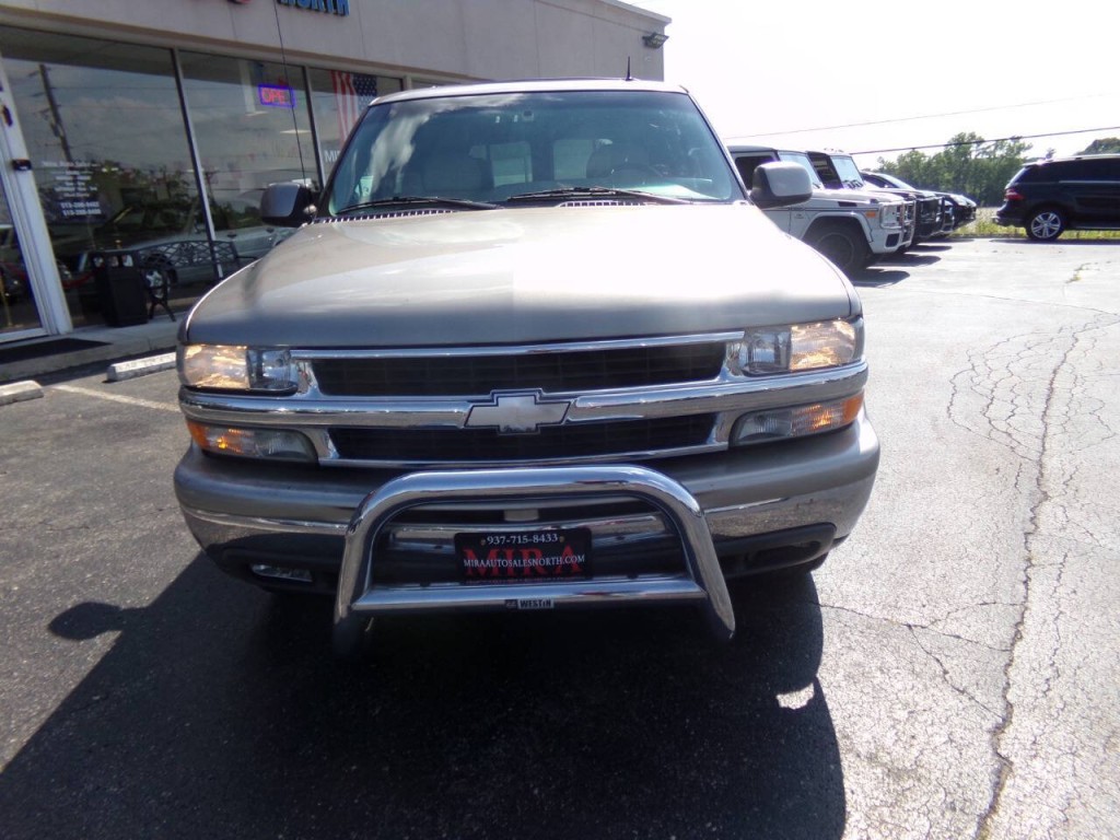 2002 Chevrolet Tahoe Image 2