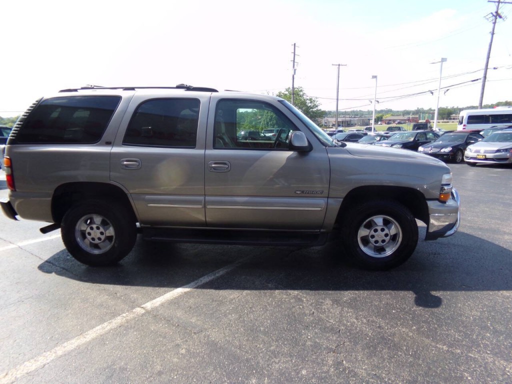 2002 Chevrolet Tahoe Image 3
