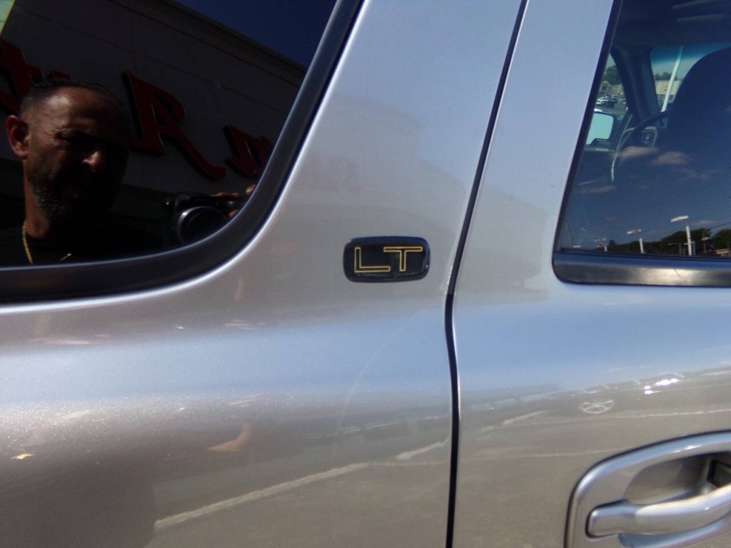 2002 Chevrolet Tahoe Image 4