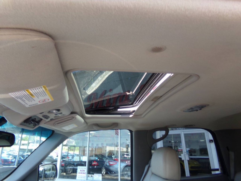 2002 Chevrolet Tahoe Image 7