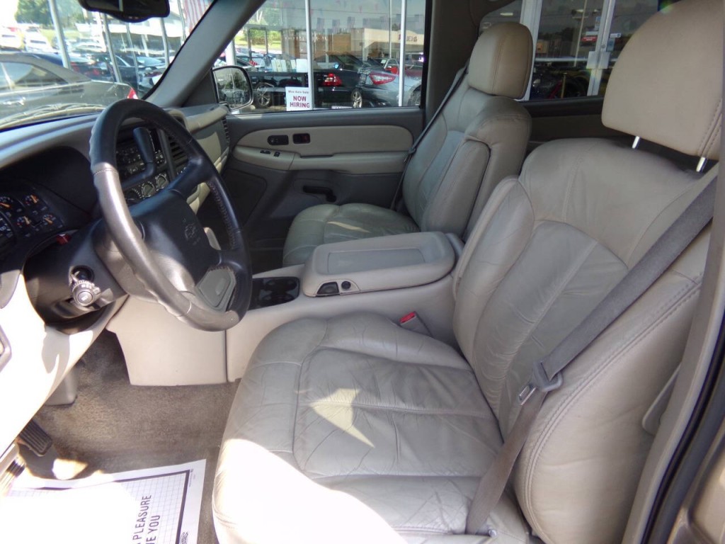 2002 Chevrolet Tahoe Image 8