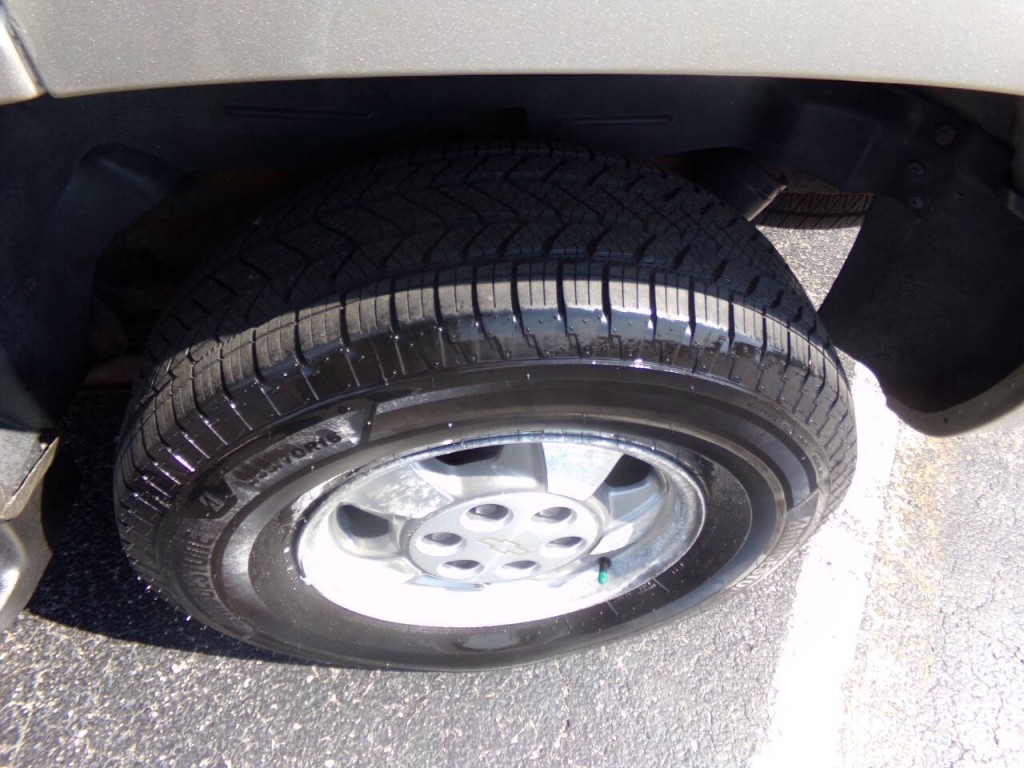 2002 Chevrolet Tahoe Image 9