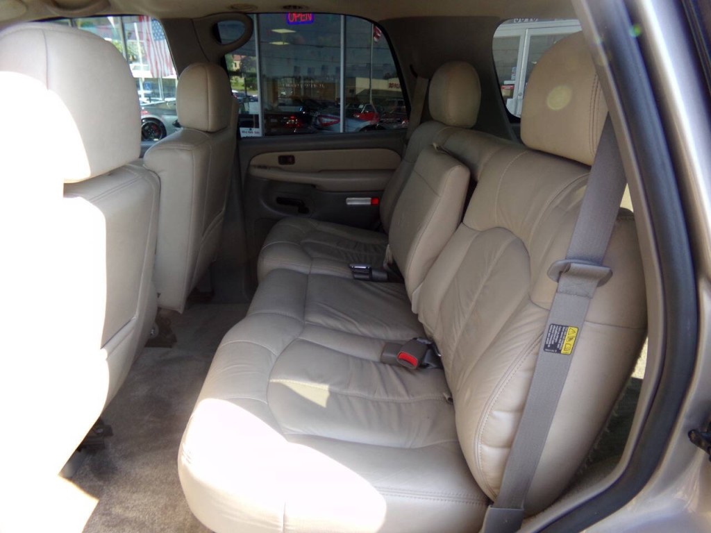 2002 Chevrolet Tahoe Image 10
