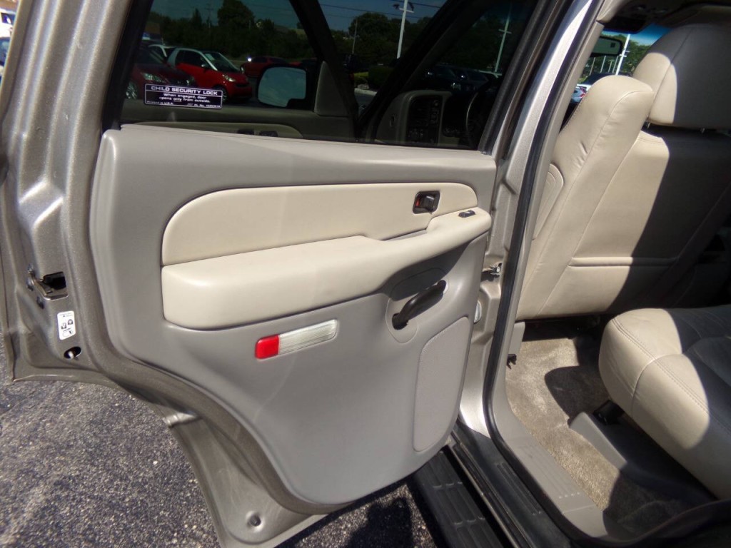 2002 Chevrolet Tahoe Image 14