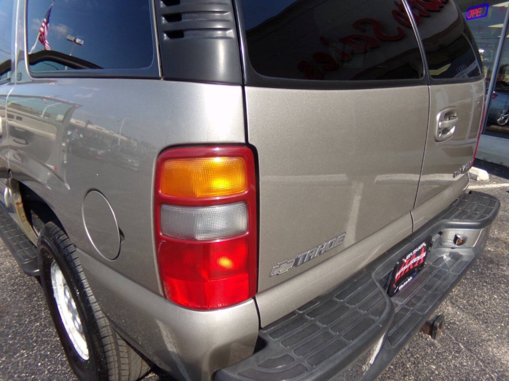 2002 Chevrolet Tahoe Image 15