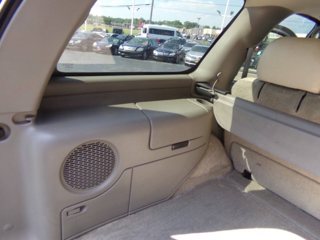 2002 Chevrolet Tahoe Image 16