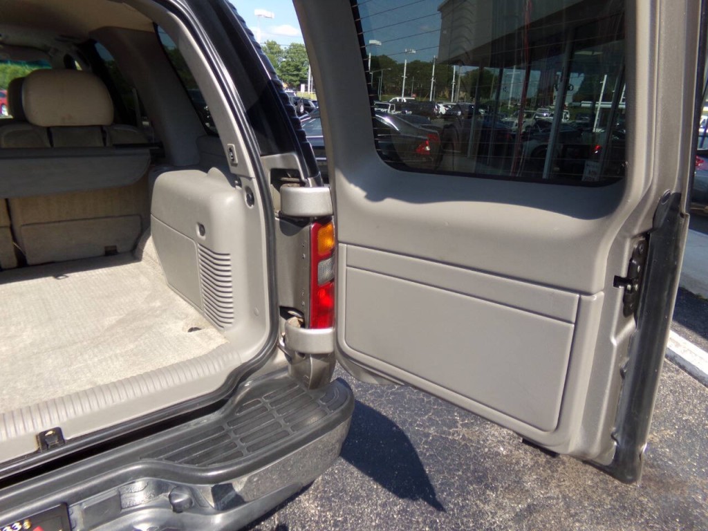 2002 Chevrolet Tahoe Image 19