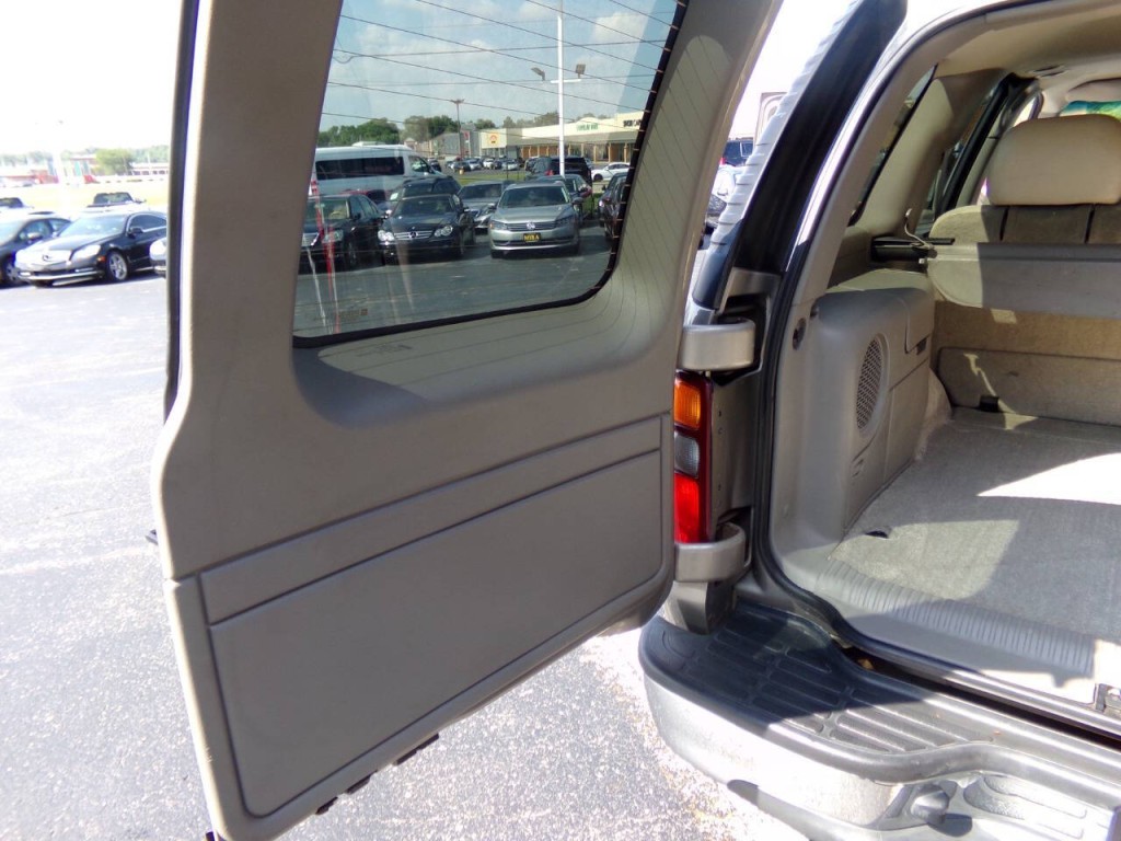 2002 Chevrolet Tahoe Image 20