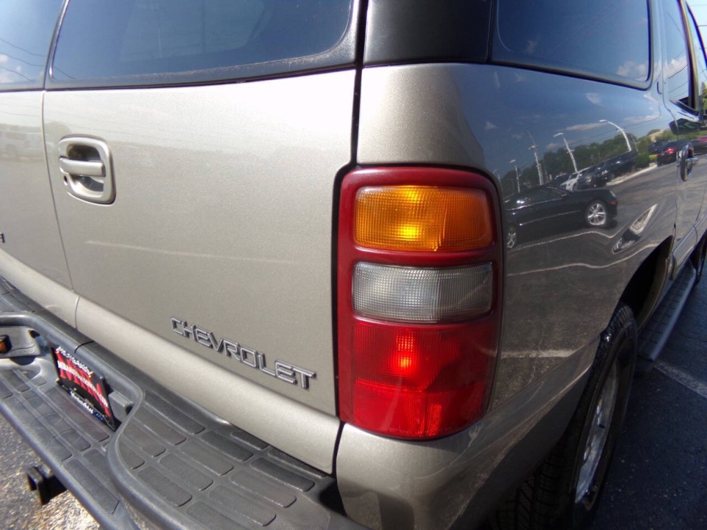 2002 Chevrolet Tahoe Image 22