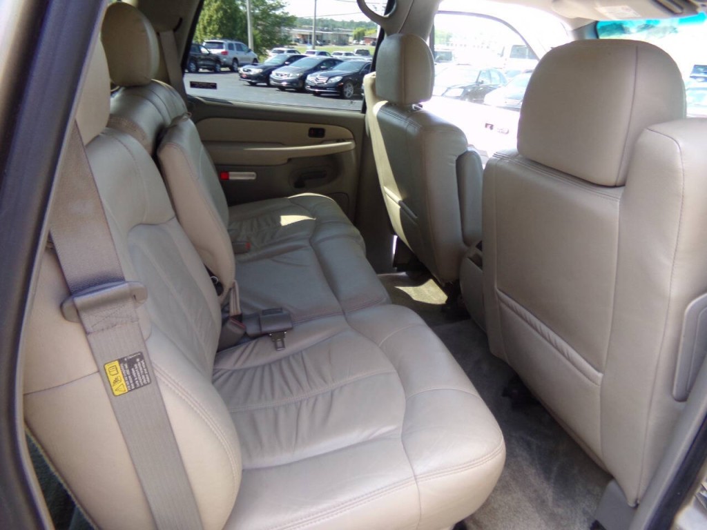 2002 Chevrolet Tahoe Image 24
