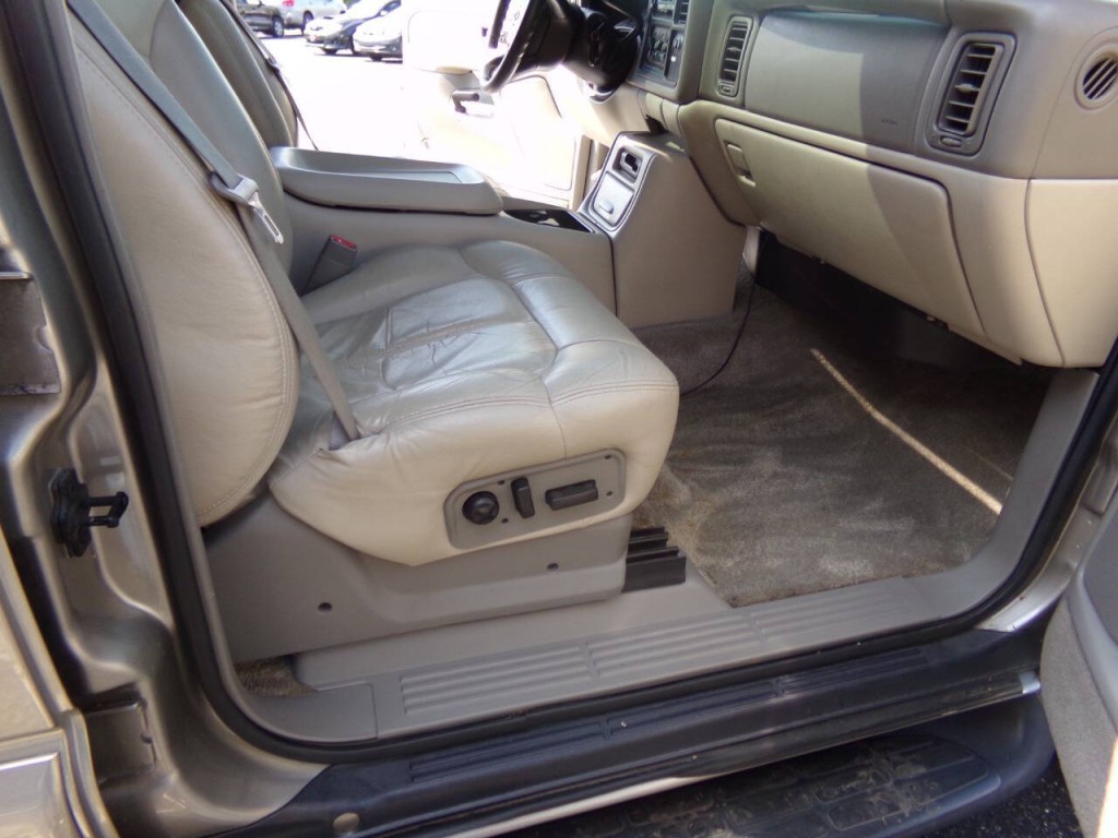 2002 Chevrolet Tahoe Image 26