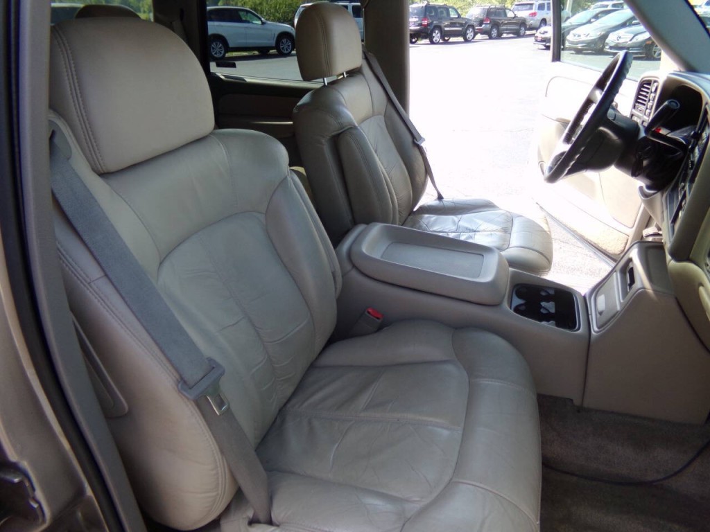 2002 Chevrolet Tahoe Image 27