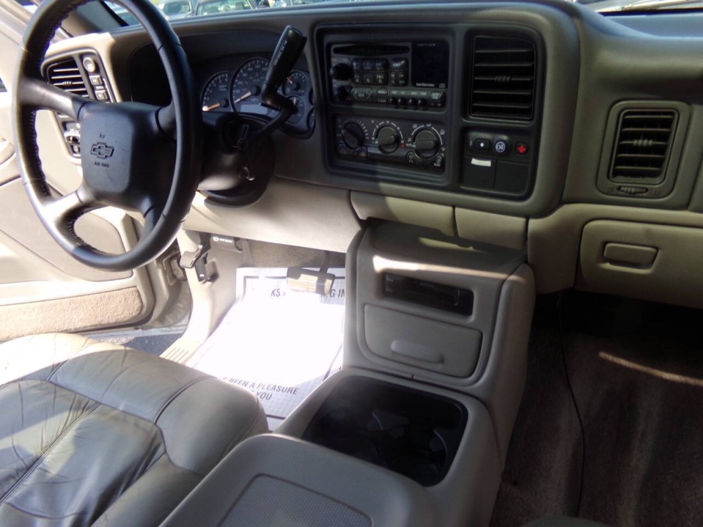 2002 Chevrolet Tahoe Image 29