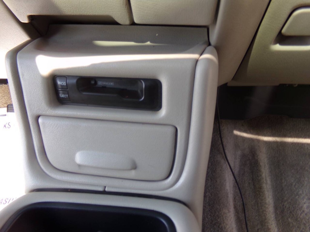 2002 Chevrolet Tahoe Image 31