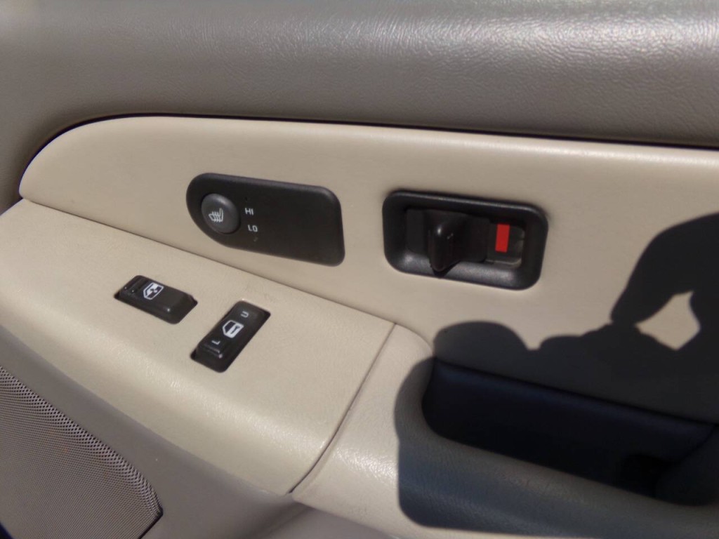 2002 Chevrolet Tahoe Image 34