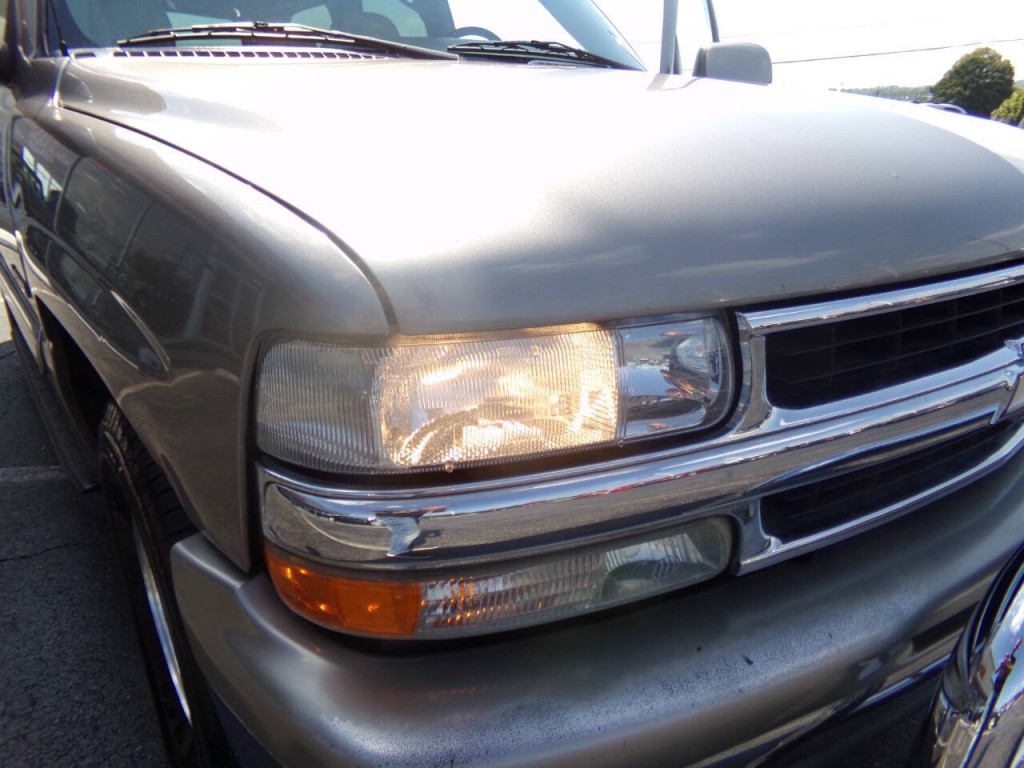 2002 Chevrolet Tahoe Image 36
