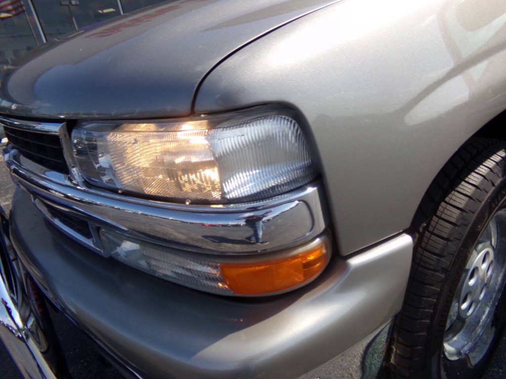 2002 Chevrolet Tahoe Image 37