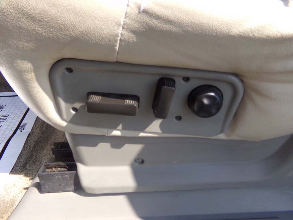 2002 Chevrolet Tahoe Image 38
