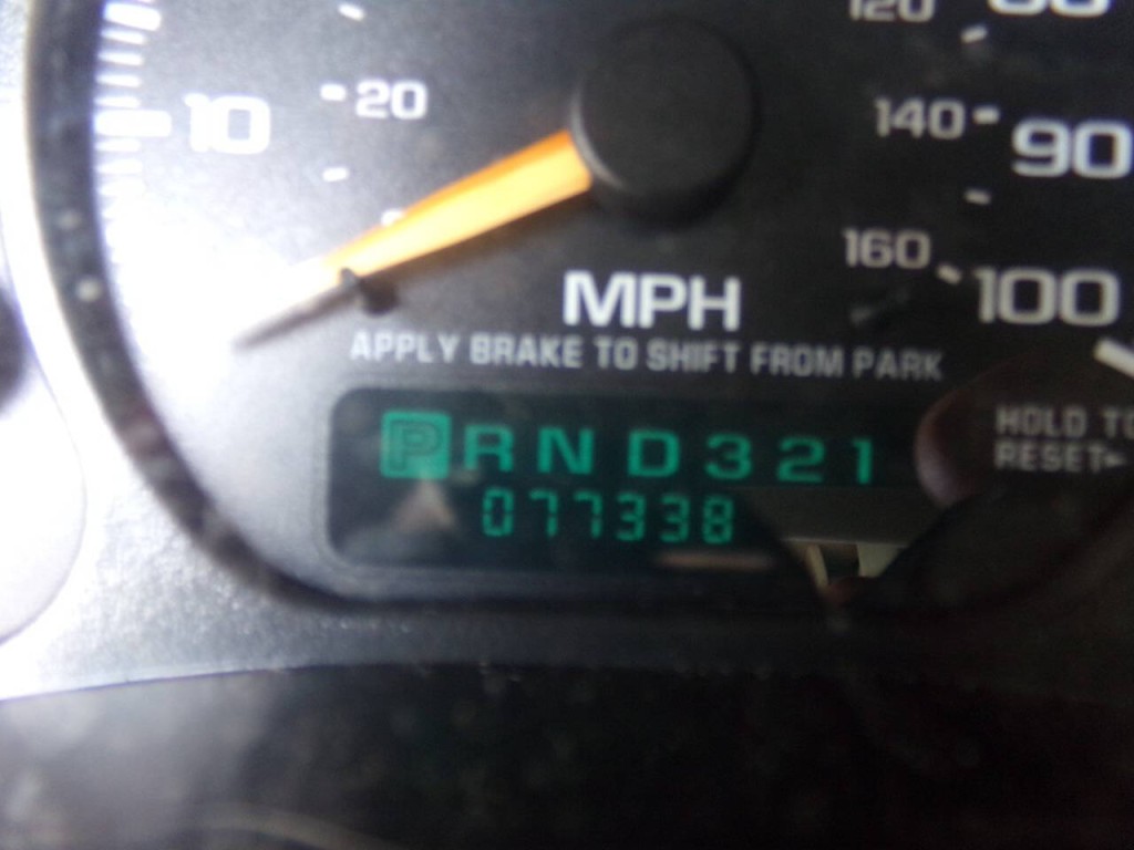 2002 Chevrolet Tahoe Image 40