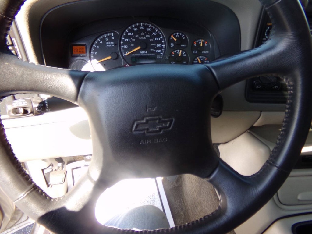 2002 Chevrolet Tahoe Image 41