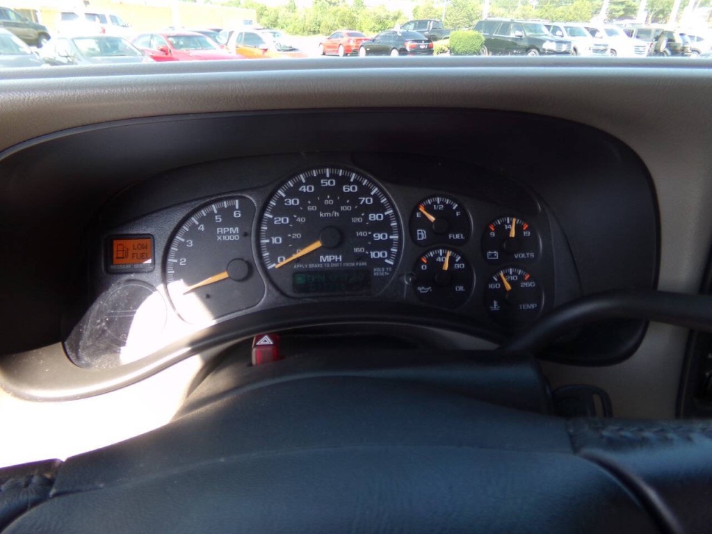 2002 Chevrolet Tahoe Image 42