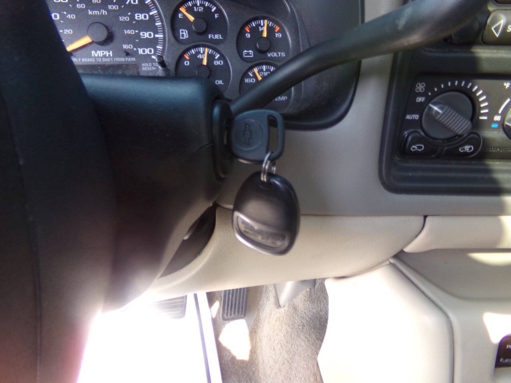 2002 Chevrolet Tahoe Image 43