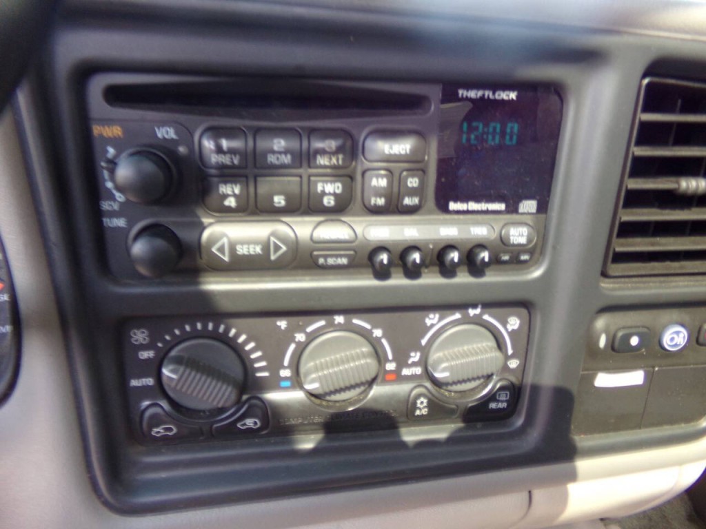 2002 Chevrolet Tahoe Image 44