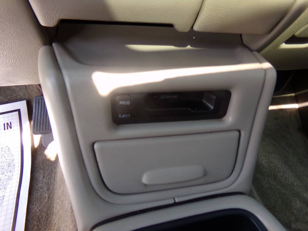 2002 Chevrolet Tahoe Image 45
