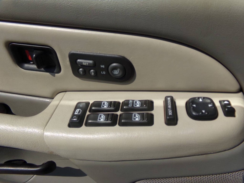 2002 Chevrolet Tahoe Image 47