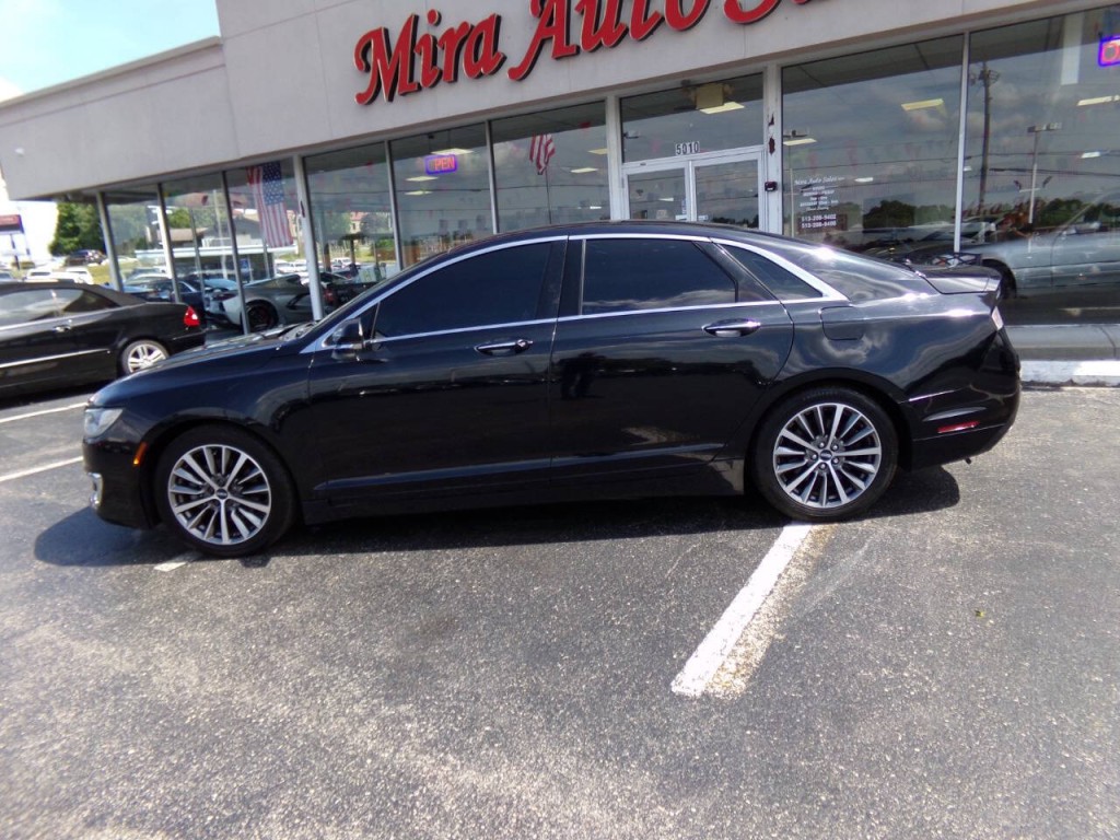 2017 Lincoln MKZ Image 2