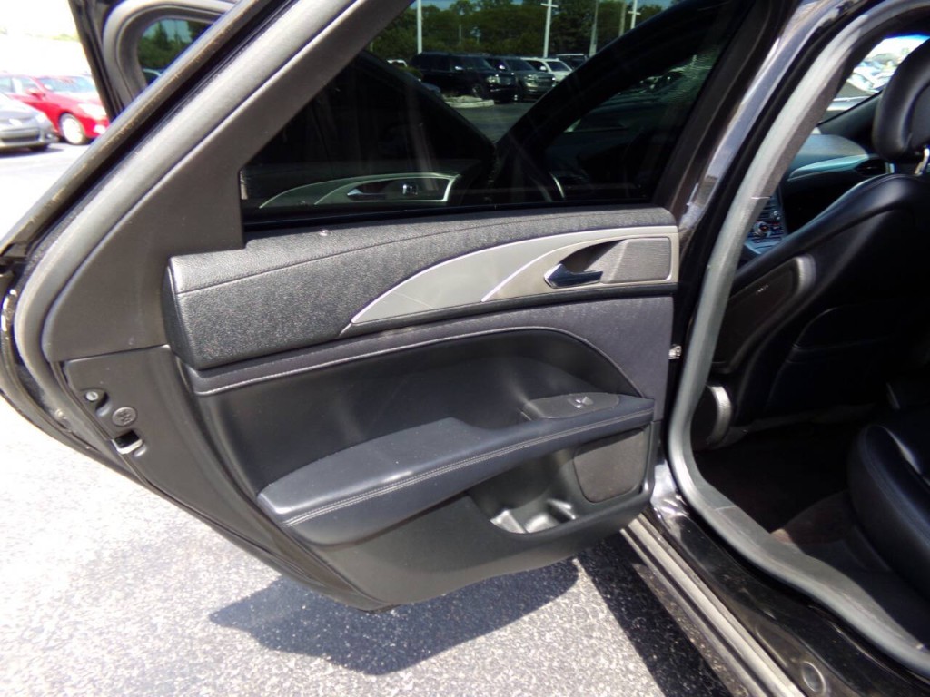 2017 Lincoln MKZ Image 16