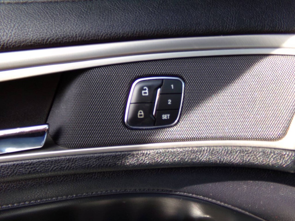 2017 Lincoln MKZ Image 32