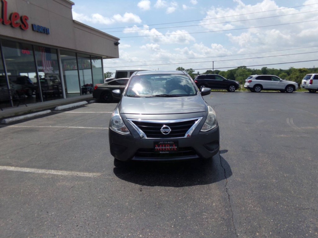 2019 Nissan Versa Image 3