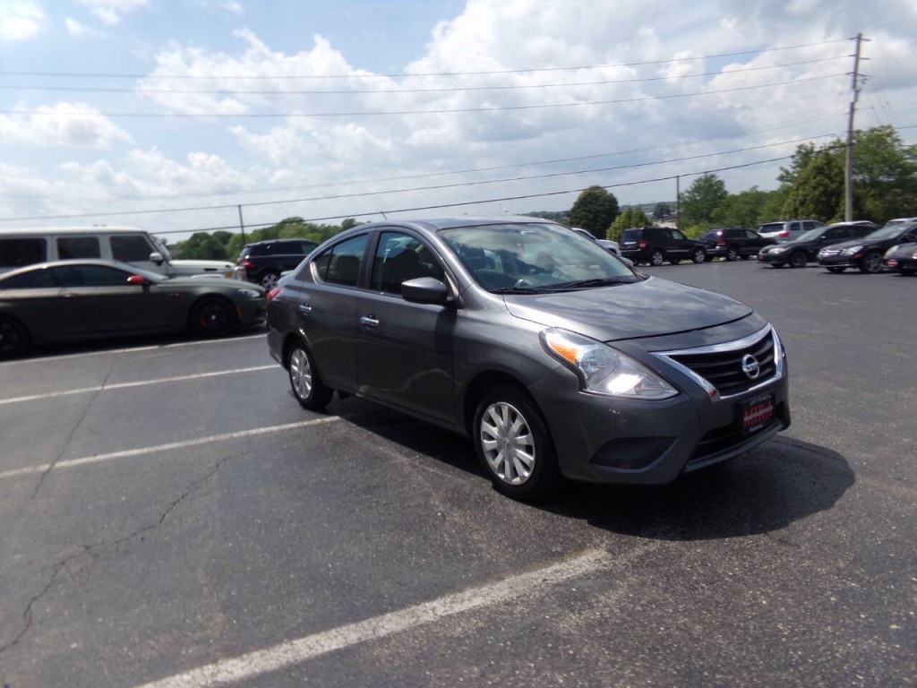 2019 Nissan Versa Image 4