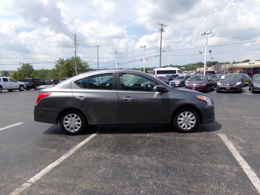 2019 Nissan Versa Image 5